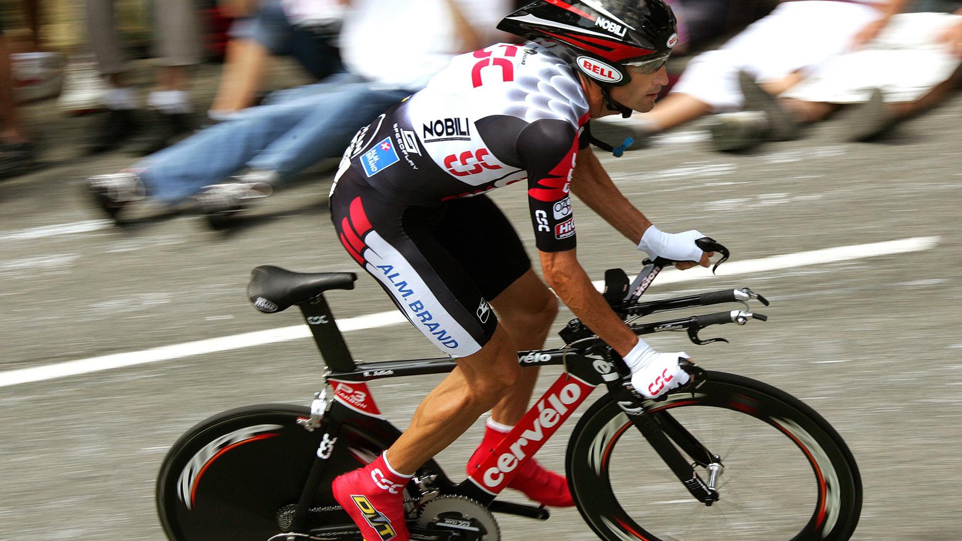 中澳接力前两棒胶着 状态接近巅峰，中澳握手